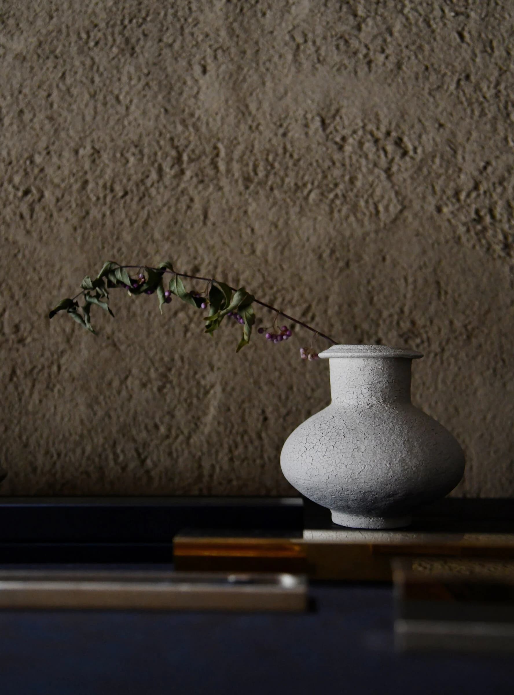 White vase by Airi Kagamihara